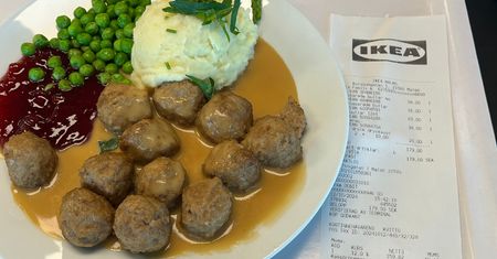 Spróbowaliśmy klopsików w IKEA w Szwecji. Od polskich różni je tylko jedno