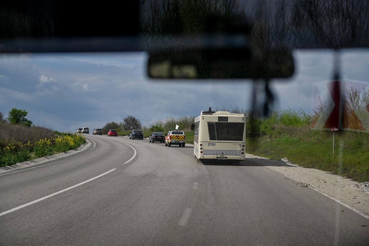 Część ewakuowanych z Mariupola dotarła do Zaporoża. Zaginęło 11 autobusów 