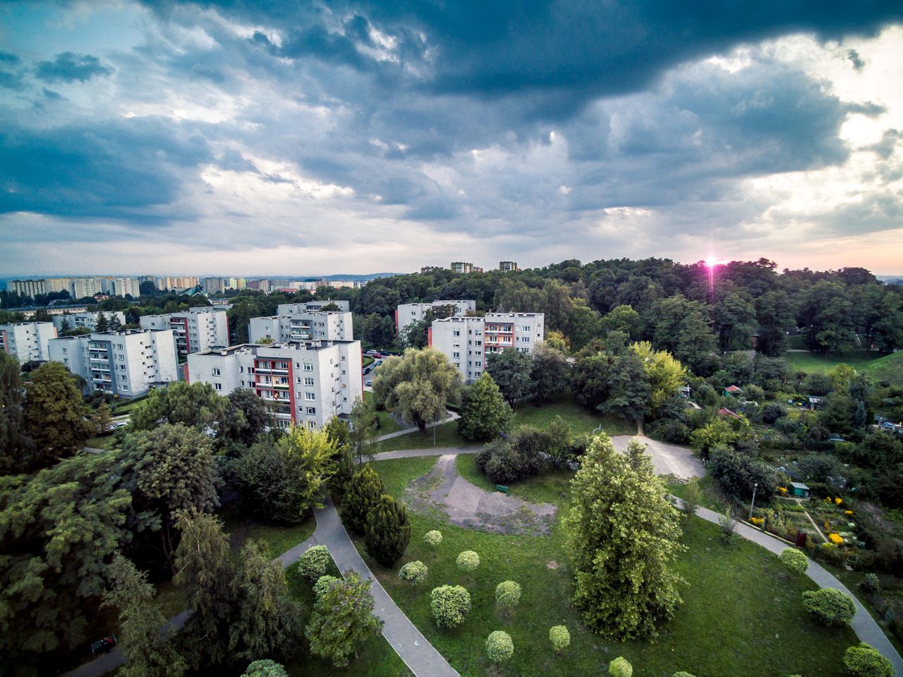 Mikroinstalacja OZE w blokach ma być bardziej opłacalna. Rząd przyjął nowy projekt