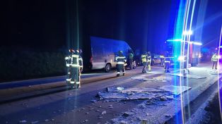 Jawor: Oderwana przyczepa z szybami na autostradzie A4