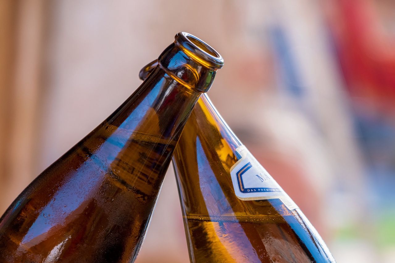 Brązowa czy zielona butelka piwa? Ekspertka wskazuje różnice