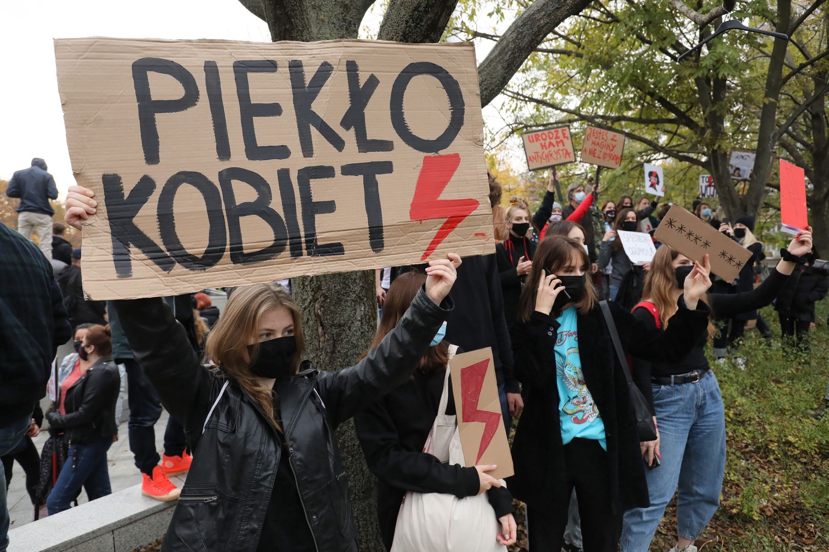 Strajk kobiet. Co oznaczają symbole towarzyszące protestom?