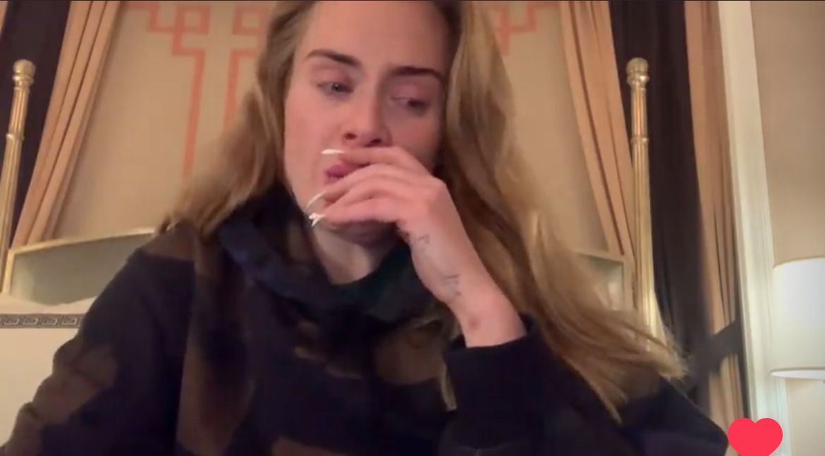 Adele płacze