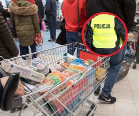 Klientów zaniepokoiło zachowanie matki w sklepie. Wezwali policję