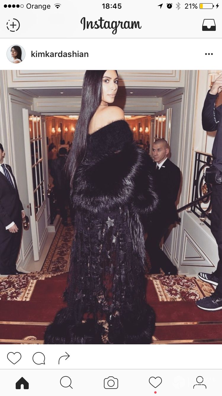 Kim Kardashian na pokazie Givenchy w Paryżu 2016