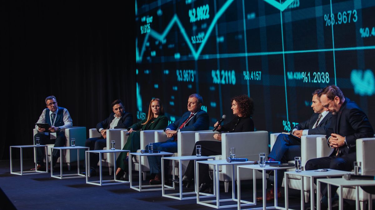 Debata "Raportowanie ESG – doświadczenia w Polsce i na świecie".