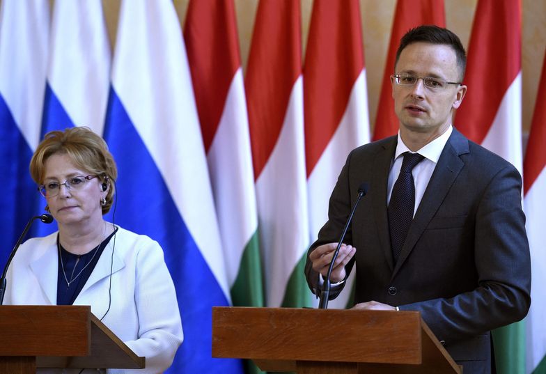 Rosyjska minister zdrowia Weronika Skworcowa i szef dyplomacji węgierskiej Peter Szijjarto