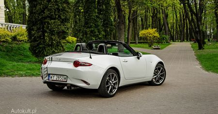 Test Mazdy MX-5 2.0 Sky-G - maksimum frajdy przy minimum komfortu