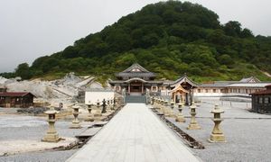 "Kraina Zmarłych". Droga do niej wiedzie przez jezioro siarki