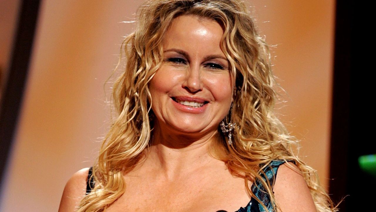 Jennifer Coolidge (Mama Stiflera) kończy 64 lata. Tak dziś wygląda