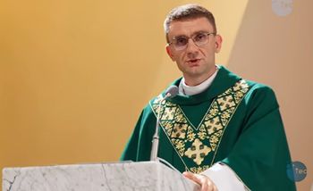 Popularny ksiądz znika z internetu. "Decyzją moich przełożonych"