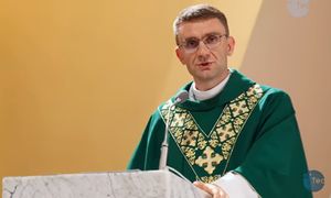 Popularny ksiądz znika z internetu. "Decyzją moich przełożonych"