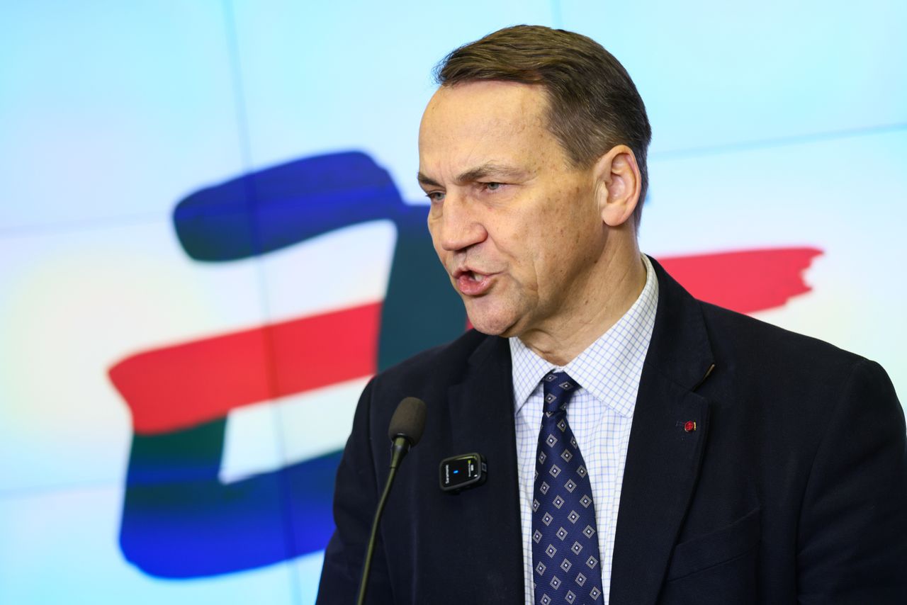 Sikorski o decyzji Orbana. "Nieprzyjazny akt wobec Rzeczpospolitej Polskiej"