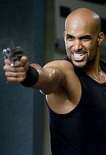 Boris Kodjoe u boku Milli Jovovich i zombie