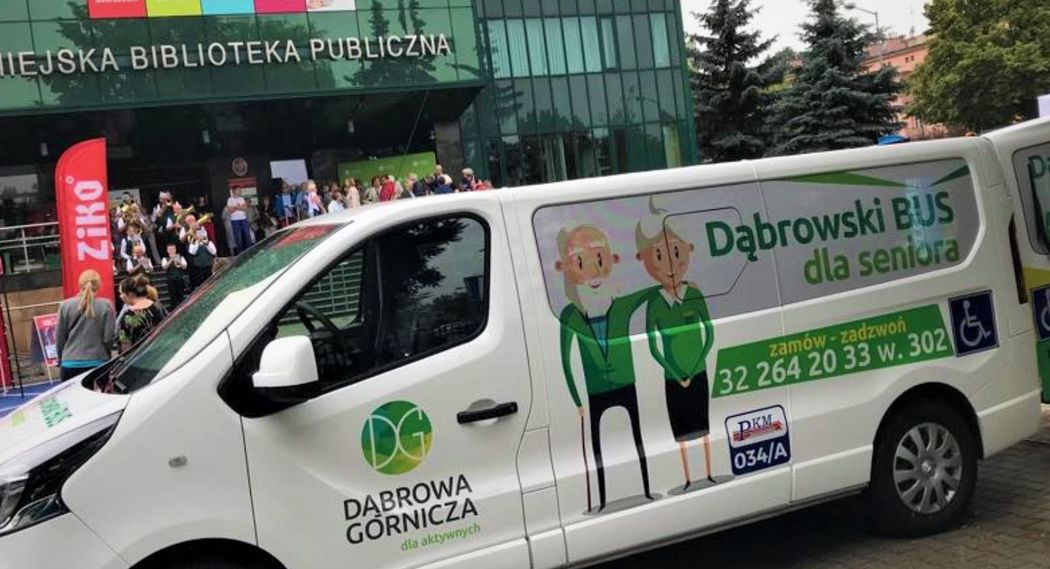 Dąbrowa Górnicza. Po mieście jeździ bus dla seniorów.