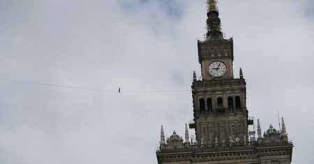 "Linia Czasu" nad Warszawą. Pierwsze takie przejście w historii
