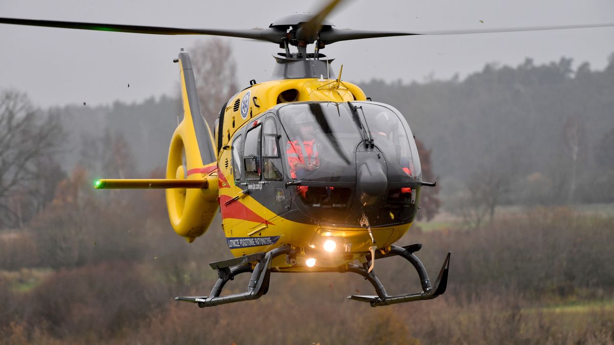 Kierowca osobówki potrącił 13-letnią rowerzystkę. Nieprzytomną nastolatkę do szpitala przetransportował śmigłowiec LPR.  