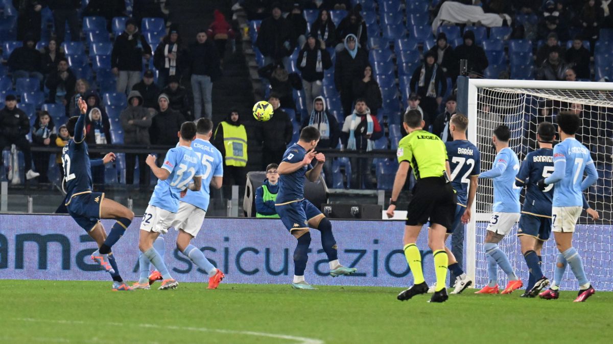 Zdjęcie okładkowe artykułu: PAP/EPA / CLAUDIO PERI / Na zdjęciu: moment zdobycia bramki przez Nicolasa Gonzaleza w meczu Lazio Rzym - ACF Fiorentina