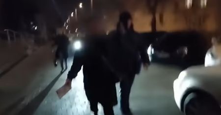 Nagrał ich 14-latek. "Dostaniesz gazem". Awantura pod kościołem w Warszawie