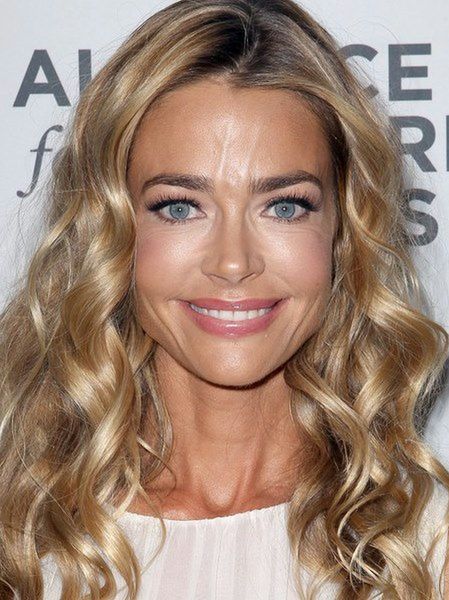 ''Dzikie żądze'': Denise Richards przesadziła z ostrzykiwaniem twarzy?