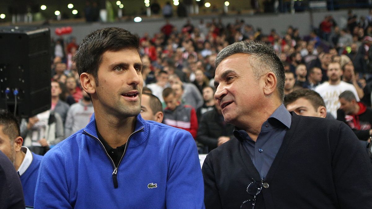 Zdjęcie okładkowe artykułu: Getty Images / Marko Metlas/Euroleague Basketball / Na zdjęciu: Novak Djoković (z lewej) z ojcem.