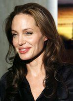 Angelina Jolie sama w Los Angeles