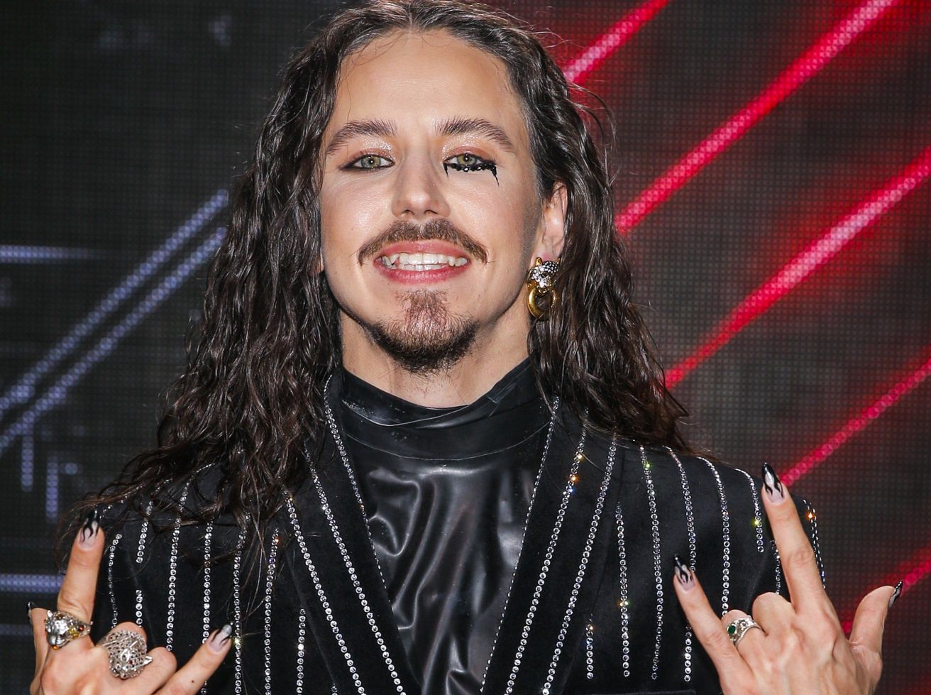 Przechodzi do konkurencji. Michał Szpak miał już dość pracy z TVP