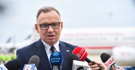 "Ohydne praktyki". Duda broni Nawrockiego