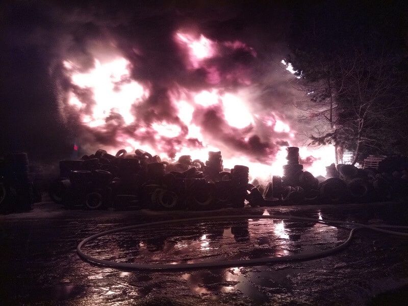 Pożar składowiska opon w Elizówce