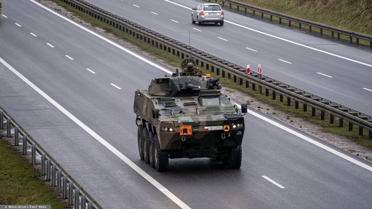 Polscy żołnierze w drodze na ćwiczenia