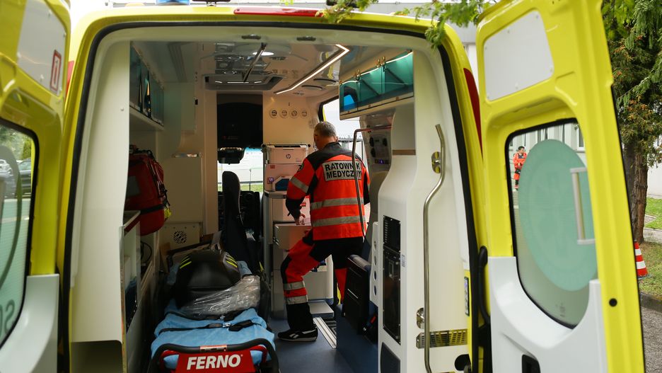 przekazanie ambulans�w
Katowice, 26.08.2024. Przekazanie 3 ambulans�w Wojew�dzkiemu Pogotowiu Ratunkowemu w Katowicach, 26 bm. Ambulanse zosta�y dofinansowane przez Ministerstwo Zdrowia. (mr) PAP/Jarek Praszkiewicz
Jarek Praszkiewicz
ambulans, ambulanse, karetka, karetki, pogotowie, przekazanie, ratunkowe, wojew�dzkie pogotowie ratunkowe