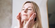Tego potrzebuje skóra po zimie. Ekspertka mówi, co jest podstawą