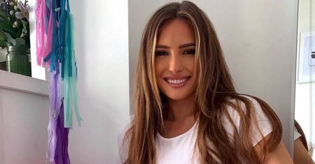 Georgie Clarke demaskuje instagramowe oszustwa. "Ciało nie wygląda tak w rzeczywistości"