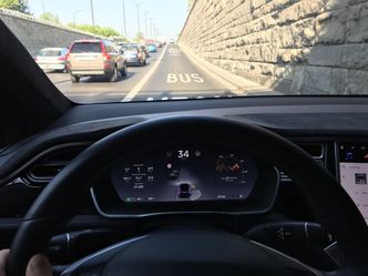 Od 1 lipca miały być specjalne naklejki na samochody. To Polska, więc oczywiście ich nie ma