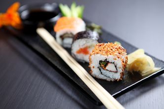 Sfinks negocjuje przejęcie sieci 77 sushi
