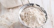 Zdrowszy zamiennik zwykłej mąki. Ma więcej błonnika i nie podnosi cukru