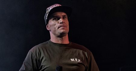 Miał kręcić teledysk w rodzinnym bloku. Od razu poznał, co się stało