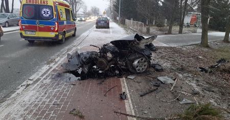 BMW rozerwało na kawałki. Dramatyczne sceny w Żelkowie