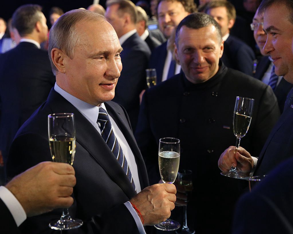 Władimir Putin z propagandystą Władimirem Sołowjowem