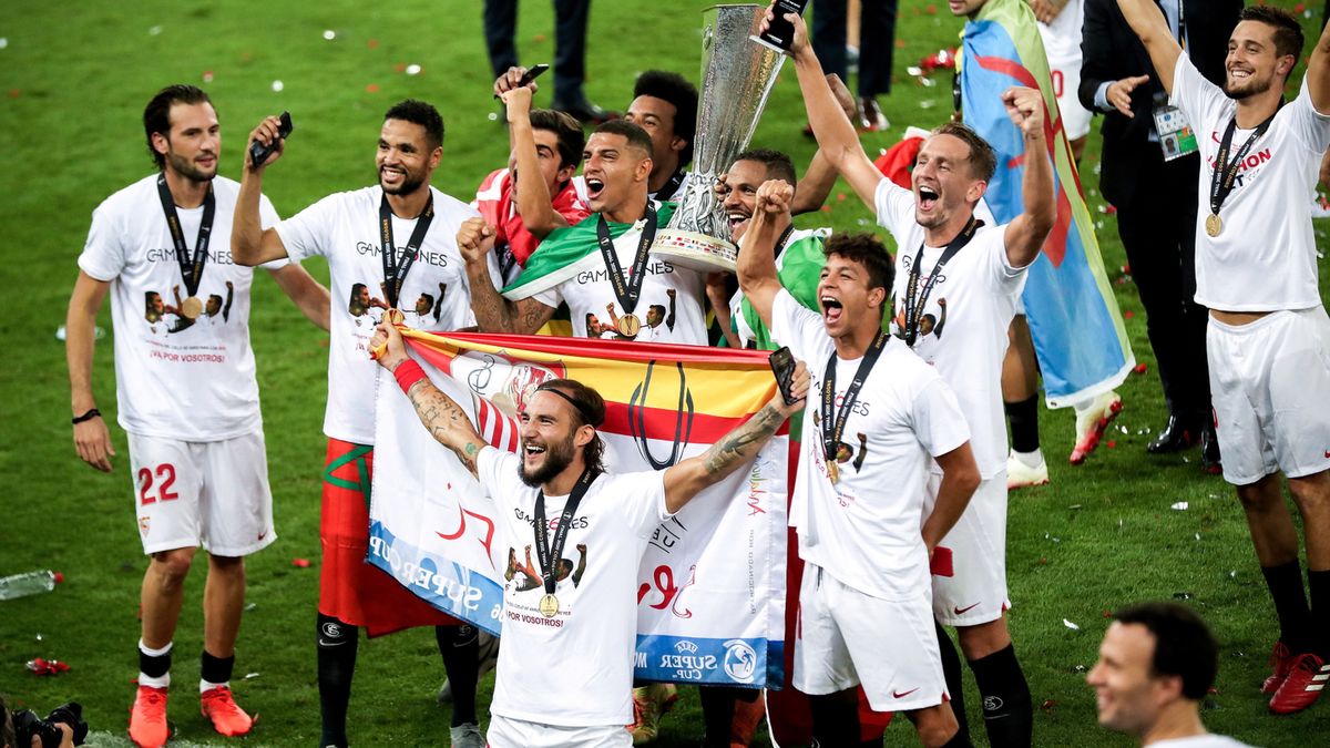 Zdjęcie okładkowe artykułu: PAP/EPA / Friedemann Vogel / Na zdjęciu: piłkarze Sevilla FC cieszą się ze zwycięstwa w Lidze Europy
