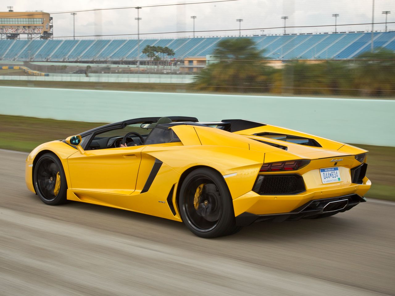 Lamborghini Aventador Roadster