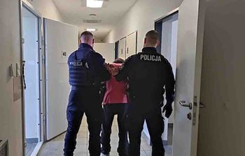 Jarocin: Dusił policjanta przy bankomacie. Ludzie nie reagowali