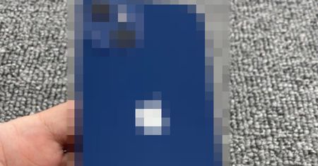 iPhone 13 na prawdziwym zdjęciu. Jedno rzuca się w oczy szczególnie