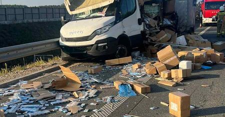 Milion papierosów bez akcyzy wpadło po kolizji na ekspresówce
