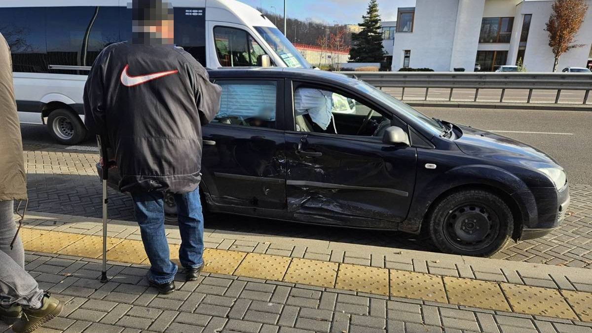 Zderzenie BMW z fordem na rondzie im. Rotmistrza Witolda Pileckiego
