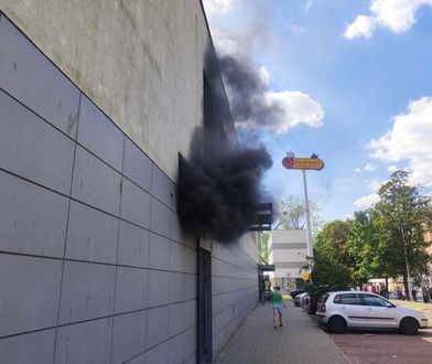 Ogromne zadymienie w Biedronce. Większość towaru trafi do utylizacji