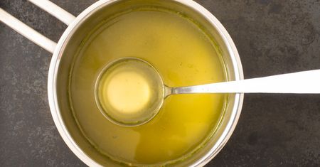 ''Płynne złoto''. Balsam dla jelit, lekarstwo dla wątroby i stawów