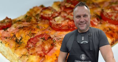 Pizza jak za dawnych lat. Tomasz Strzelczyk podzielił się przepisem "na bogato"