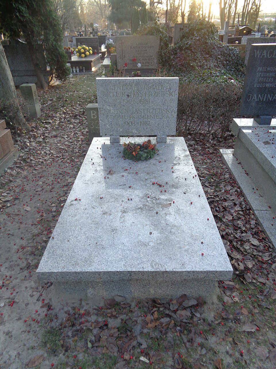 Grób gen. Artura Jastrzębskiego