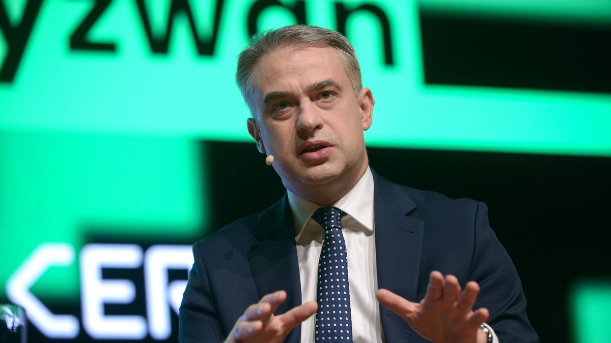 Warszawa, 16.04.2024. Wicepremier, minister cyfryzacji Krzysztof Gawkowski podczas poświęconej kwestiom bezpieczeństwa cyberprzestrzeni konferencji Secure 2024 w Muzeum Historii Polski w Warszawie, 16 bm. (ad) PAP/Marcin Obara